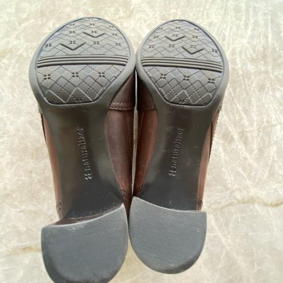 Naturalizer #5 comfort 2.5” (1.5” wide) heel - Picture 3 of 7